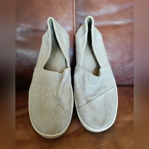 Toms gray slipons, 7.5 womens